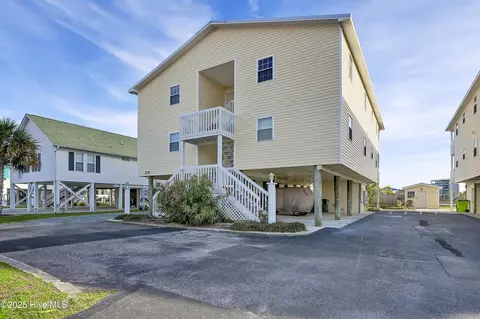 215 Atlanta Ave #3D, Carolina Beach, NC 28428