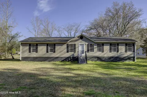 2827 New Rd, Burgaw, NC 28425