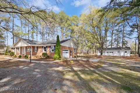 2089 Bizzell Grove Church Rd, Selma, NC 27576