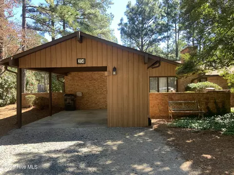 204 Bentwood Ln, Southern Pines, NC 28387