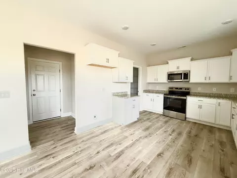 211 Shadow Grass Ct, Stella, NC 28582 photo 10