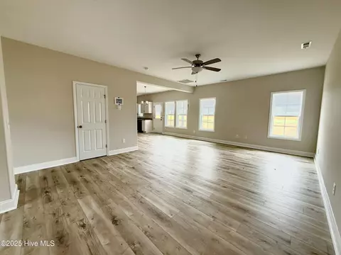 211 Shadow Grass Ct, Stella, NC 28582 photo 5