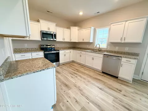 211 Shadow Grass Ct, Stella, NC 28582 photo 13