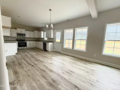 211 Shadow Grass Ct, Stella, NC 28582 photo 8