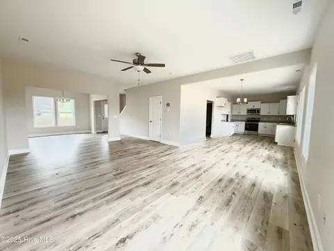 211 Shadow Grass Ct, Stella, NC 28582 photo 6