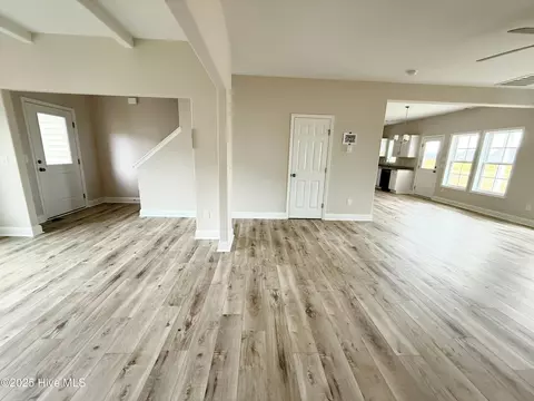 211 Shadow Grass Ct, Stella, NC 28582 photo 4
