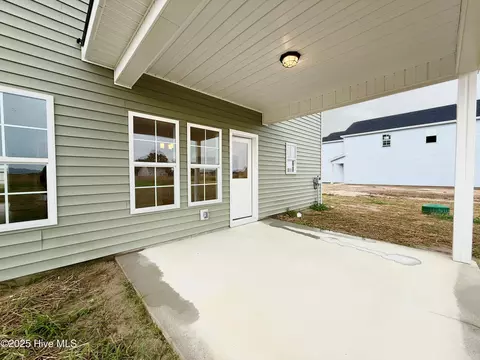 211 Shadow Grass Ct, Stella, NC 28582 photo 22