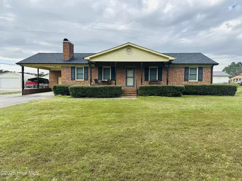630 Tilghman Mill Rd, Kinston, NC 28501