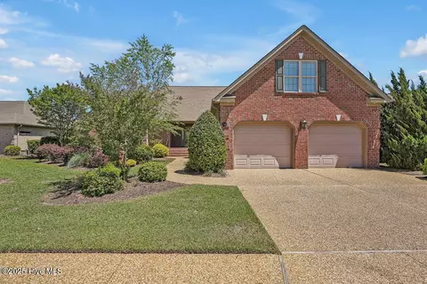 1061 Leesburg Dr, Leland, NC 28451
