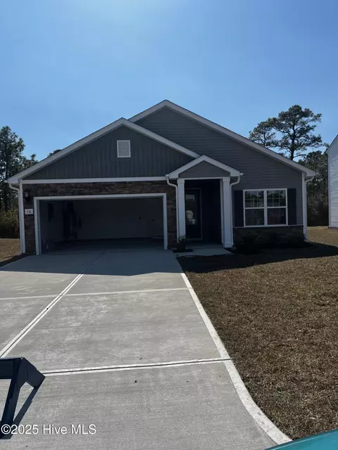 16 S Umbrella Palm Dr, Hampstead, NC 28443