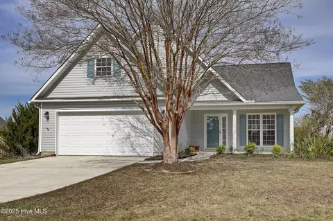 201 Twin Oaks Dr, Hampstead, NC 28443