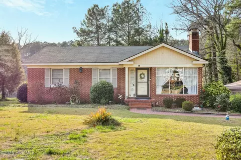 604 Walnut St, Carthage, NC 28327