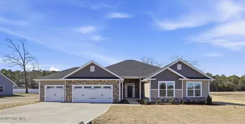 109 Manchester Ct, La Grange, NC 28551
