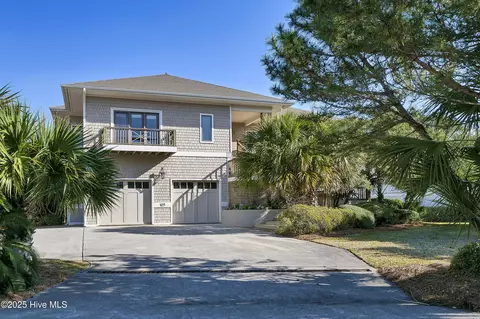 105 Circle Dr, Wrightsville Beach, NC 28480