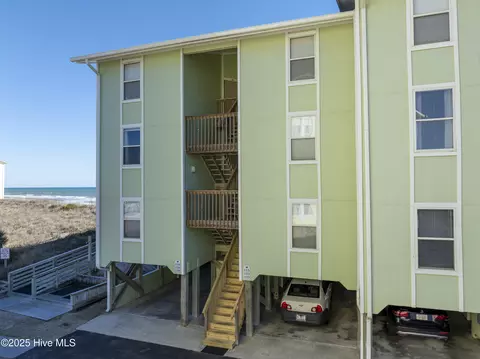918 N New River Dr #116, Surf City, NC 28445