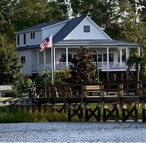 1507 E Yacht Dr, Oak Island, NC 28465