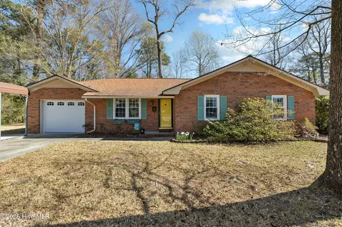 24 Mcarthur Dr, Jacksonville, NC 28546