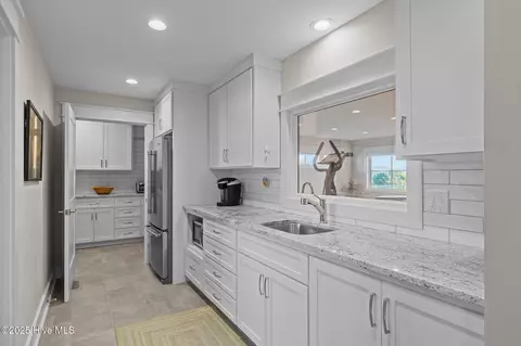 Kitchen - 9253 Ocean Dr, Emerald Isle, NC 28594 photo 1 of 6