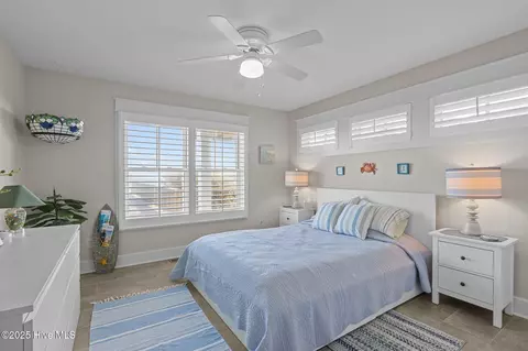 Bedroom - 9253 Ocean Dr, Emerald Isle, NC 28594 photo 4 of 8