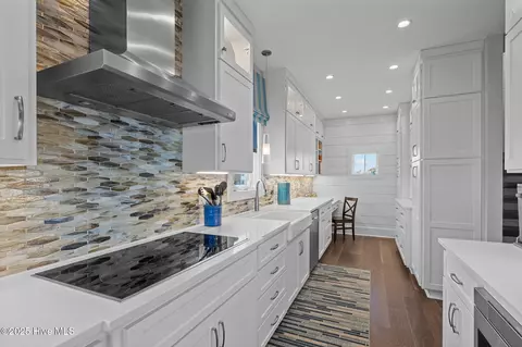 Kitchen - 9253 Ocean Dr, Emerald Isle, NC 28594 photo 4 of 6