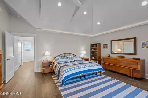 Bedroom - 9253 Ocean Dr, Emerald Isle, NC 28594 photo 7 of 8