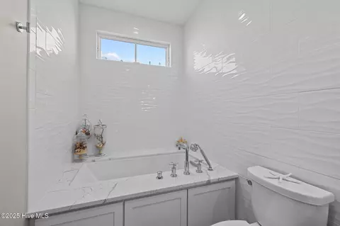 Bath - 9253 Ocean Dr, Emerald Isle, NC 28594 photo 6 of 10
