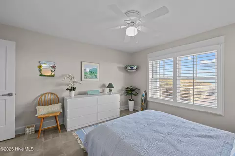 Bedroom - 9253 Ocean Dr, Emerald Isle, NC 28594 photo 5 of 8