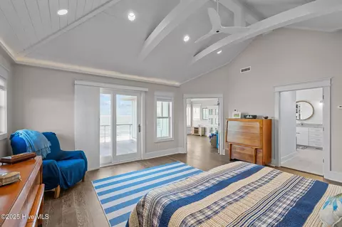 Bedroom - 9253 Ocean Dr, Emerald Isle, NC 28594 photo 6 of 8