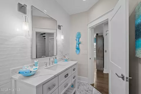 Bath - 9253 Ocean Dr, Emerald Isle, NC 28594 photo 5 of 10