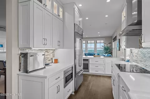 Kitchen - 9253 Ocean Dr, Emerald Isle, NC 28594 photo 6 of 6