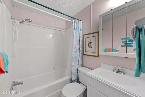 Bath - 36 Inlet Way, Chocowinity, NC 27817 photo 5 of 6