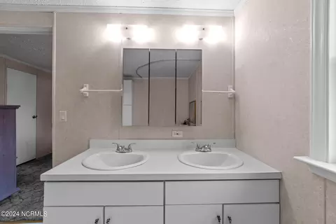 Bath - 36 Inlet Way, Chocowinity, NC 27817 photo 6 of 6