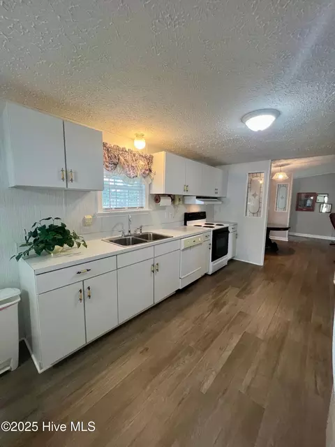 Kitchen - 36 Inlet Way, Chocowinity, NC 27817 photo 1 of 4