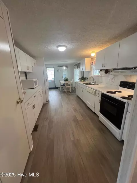 Kitchen - 36 Inlet Way, Chocowinity, NC 27817 photo 2 of 4