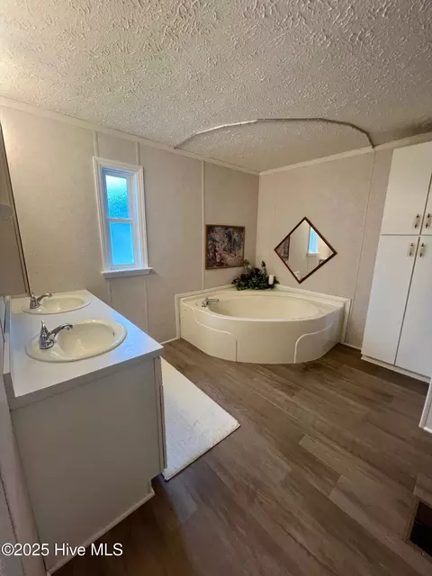 Bath - 36 Inlet Way, Chocowinity, NC 27817 photo 2 of 6