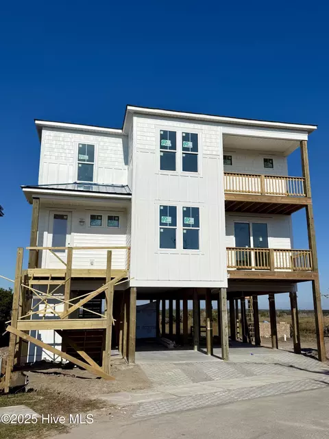 107 S Boca Bay Ln, Surf City, NC 28445