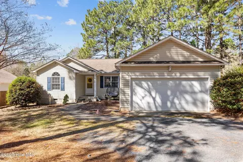 460 Sandhills Cir, Pinehurst, NC 28374