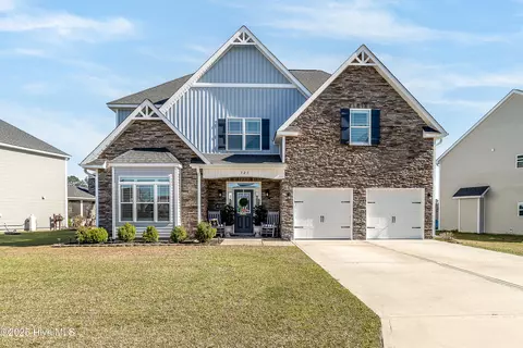 321 SW Plantation Dr, Maple Hill, NC 28454