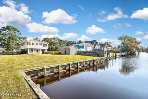100 Perch St, Moyock, NC 27958