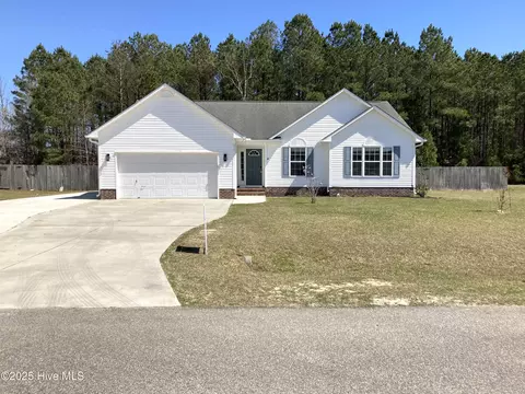311 Springcreek Ct, Hubert, NC 28539