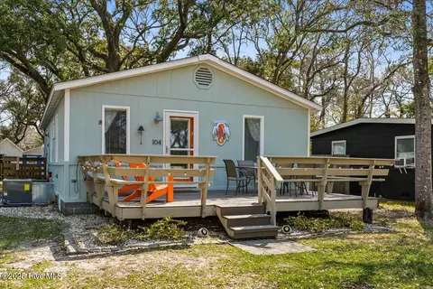 104 SE 75th St, Oak Island, NC 28465
