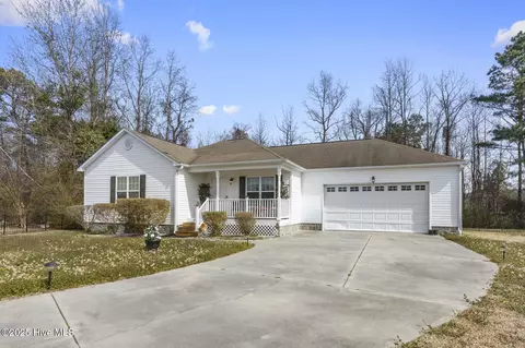 313 Boss Ct, Richlands, NC 28574
