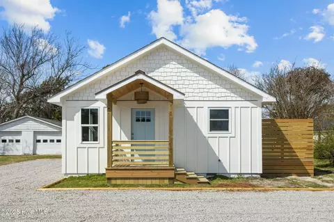 1615 Live Oak St #A & B, Beaufort, NC 28516
