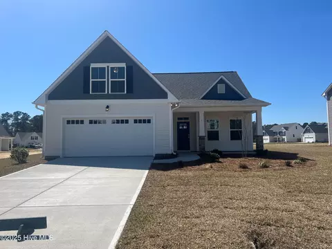 41 W Barlowe Ave, Hampstead, NC 28443