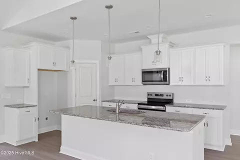 41 W Barlowe Ave, Hampstead, NC 28443 photo 7