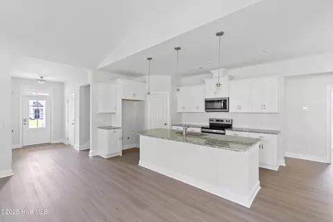 41 W Barlowe Ave, Hampstead, NC 28443 photo 8