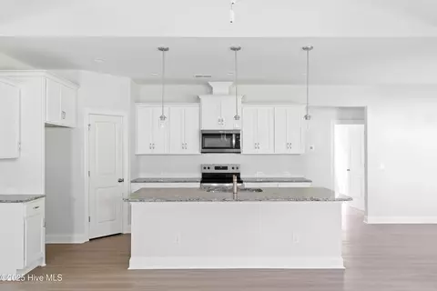 41 W Barlowe Ave, Hampstead, NC 28443 photo 6