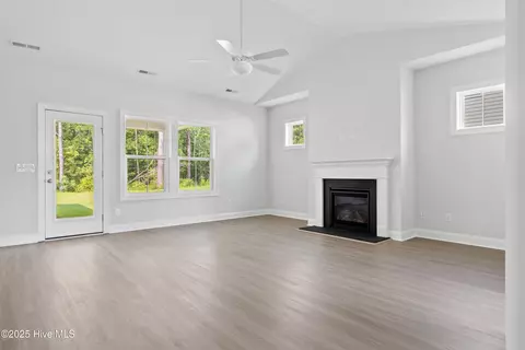 41 W Barlowe Ave, Hampstead, NC 28443 photo 4