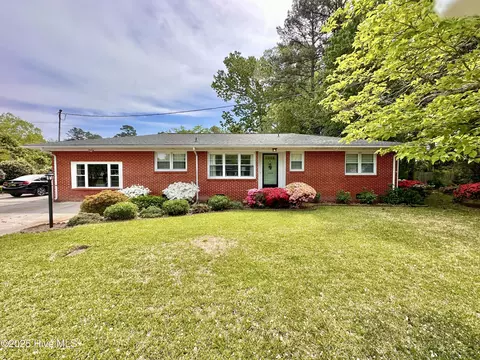 1604 Crescent Dr, Elizabeth City, NC 27909