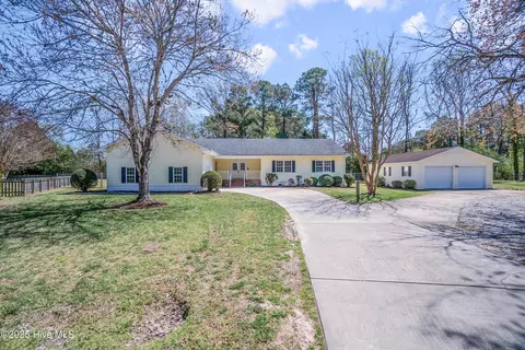 111 Inlet Dr, Elizabeth City, NC 27909